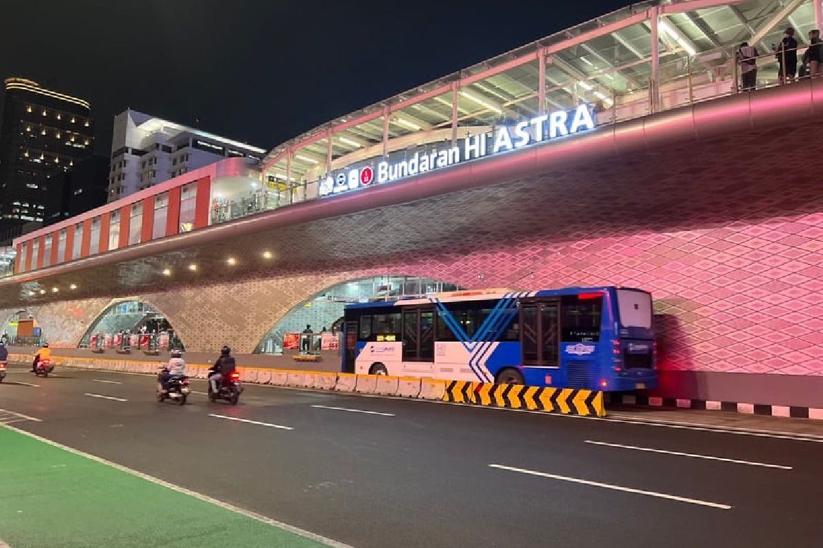 Sewa Iklan Branding Naming Rights Halte Transjakarta