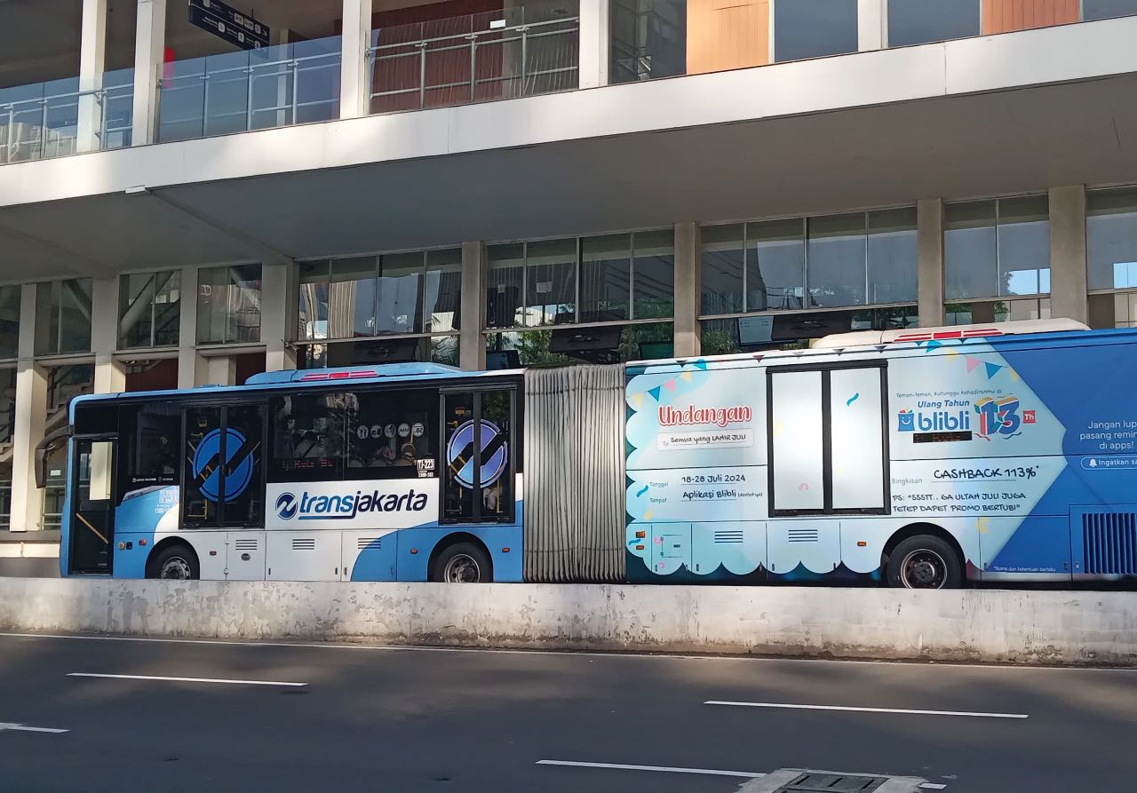 Sewa Iklan Branding Bus Transjakarta (Tipe Articulated)